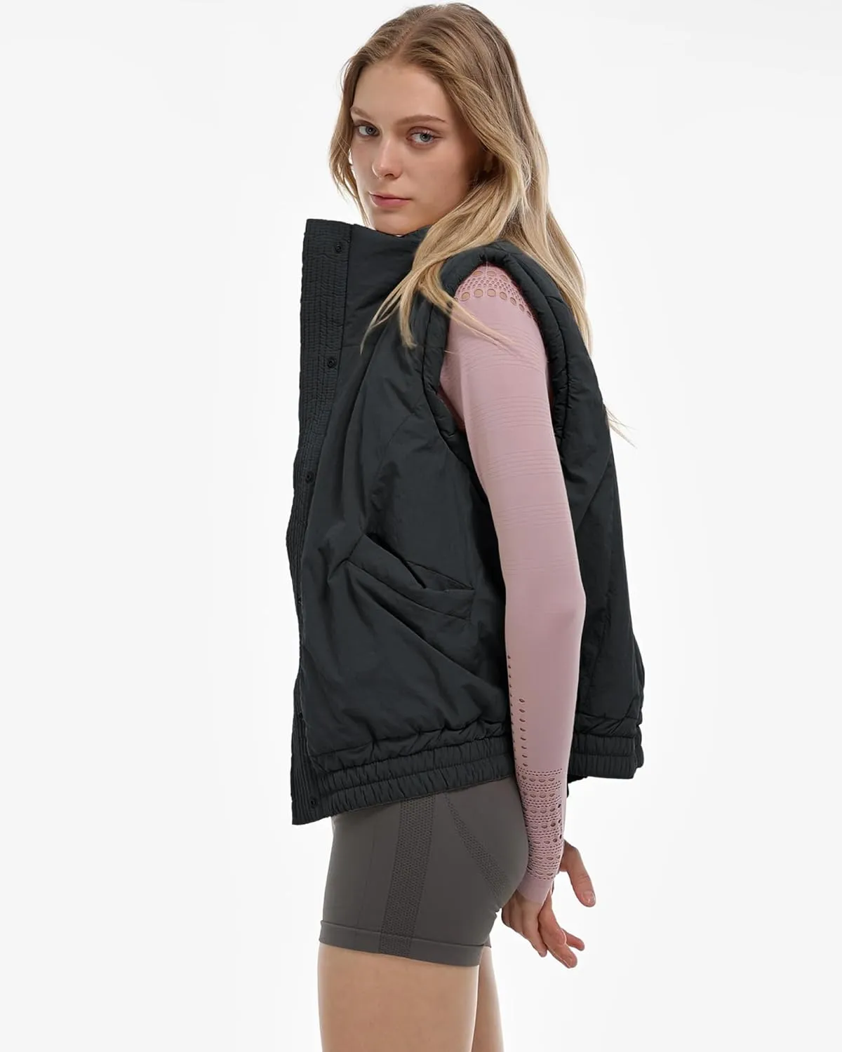 Gacaky Women's Winter Cropped Puffer Vest Lightweight Button-Down Stand Collar Sleeveless Padded Crop Puffy Vests Outerwear