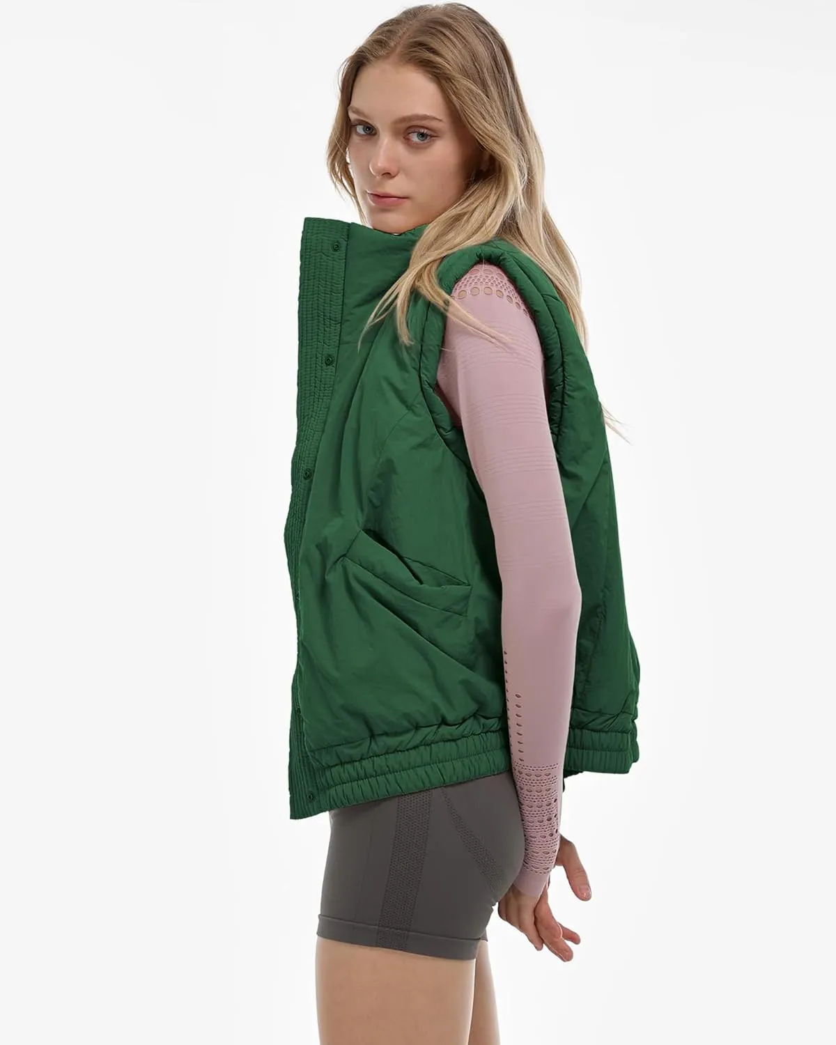 Gacaky Women's Winter Cropped Puffer Vest Lightweight Button-Down Stand Collar Sleeveless Padded Crop Puffy Vests Outerwear