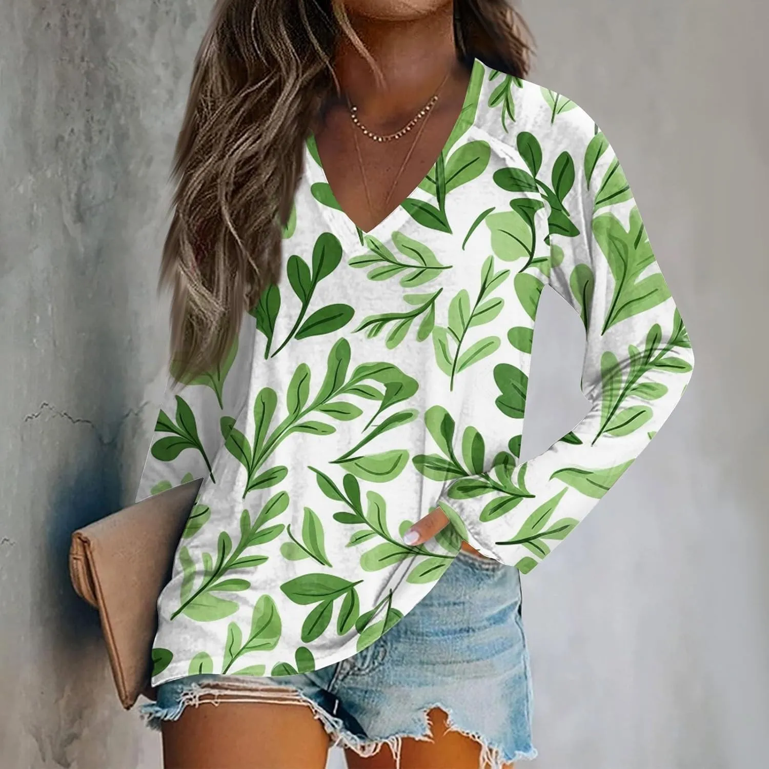 Women's 2025 Fall Long Sleeve Tops V Neck Sexy Floral Print Tee Tops Trendy Cute Loose Fit Dressy Winter Sweatshirt