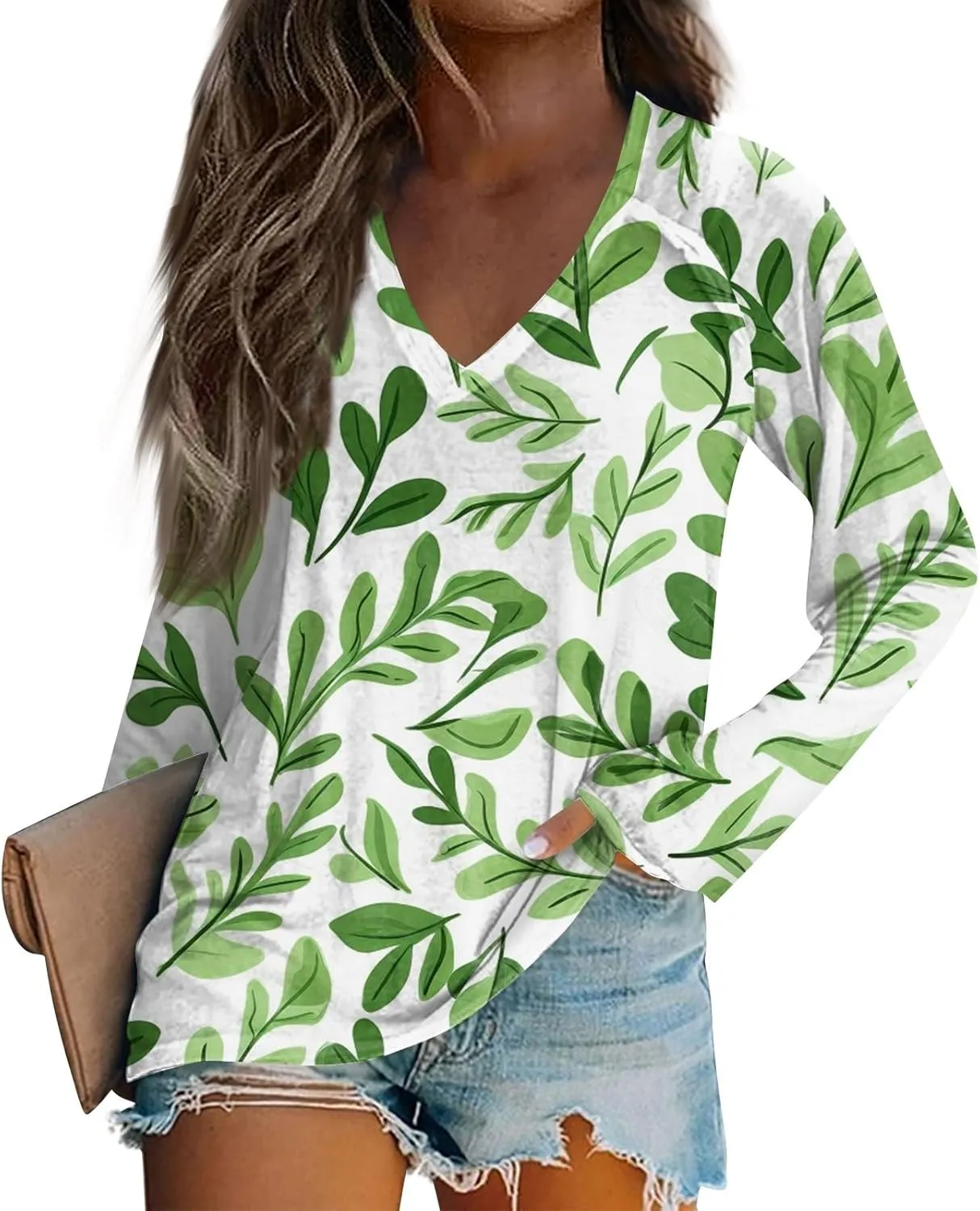 Women's 2025 Fall Long Sleeve Tops V Neck Sexy Floral Print Tee Tops Trendy Cute Loose Fit Dressy Winter Sweatshirt